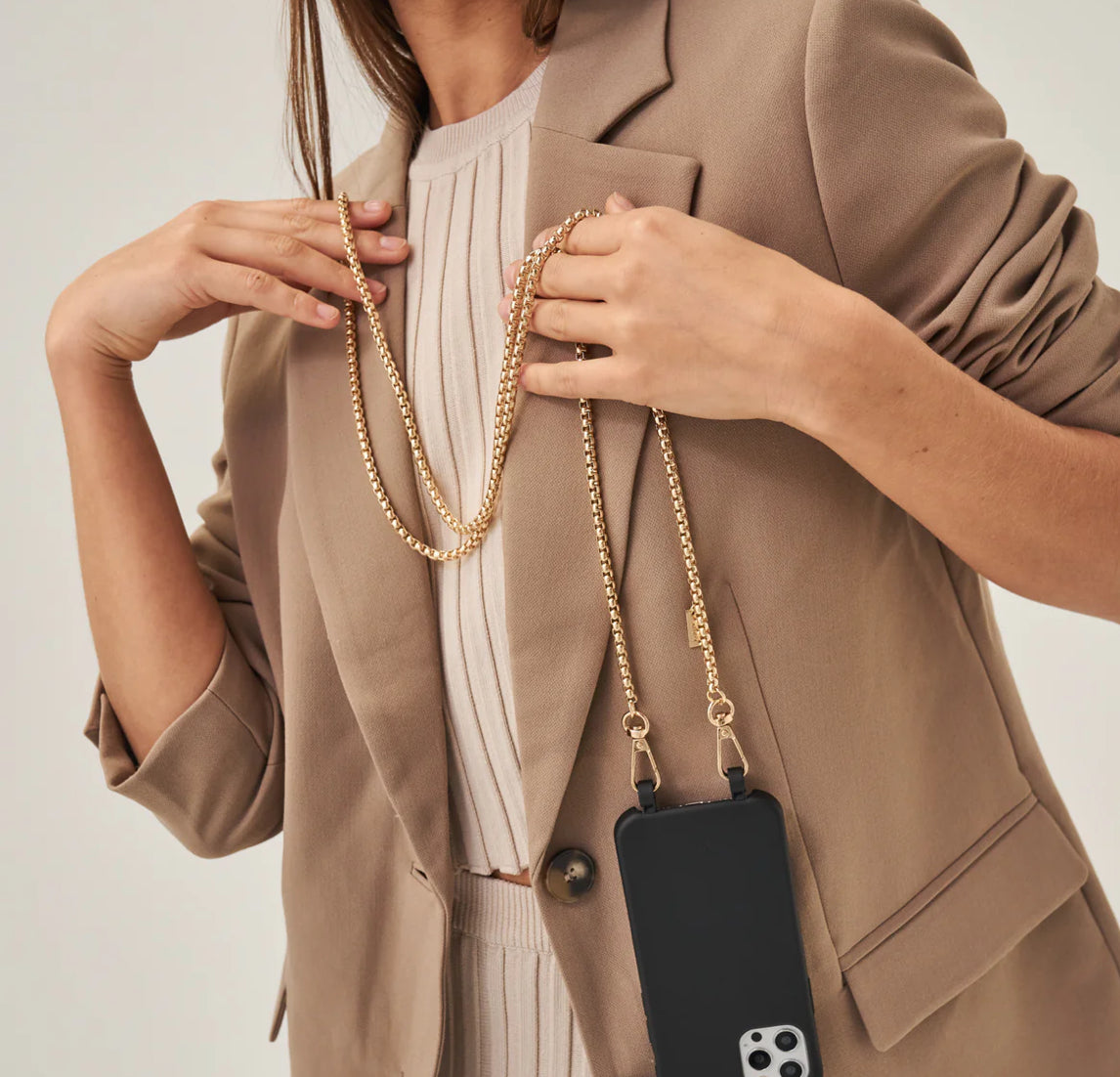 Louve Gold Chain crossbody